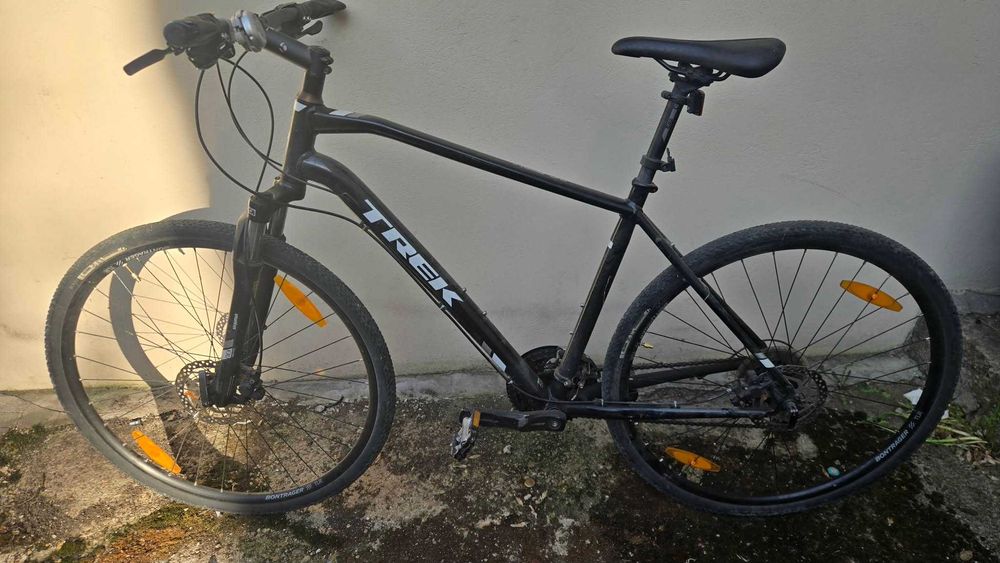 Vând biciletă de oraș sau trekking marca Trek