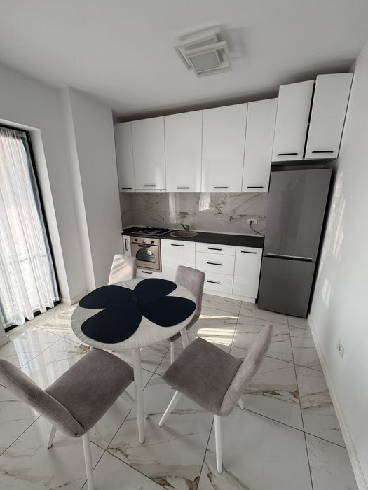 Apartament deluxe pentru inchiriere cu două camere și terasă în Giroc, modern, spațios, complet mobilat, ideal pentru confort și relaxare.