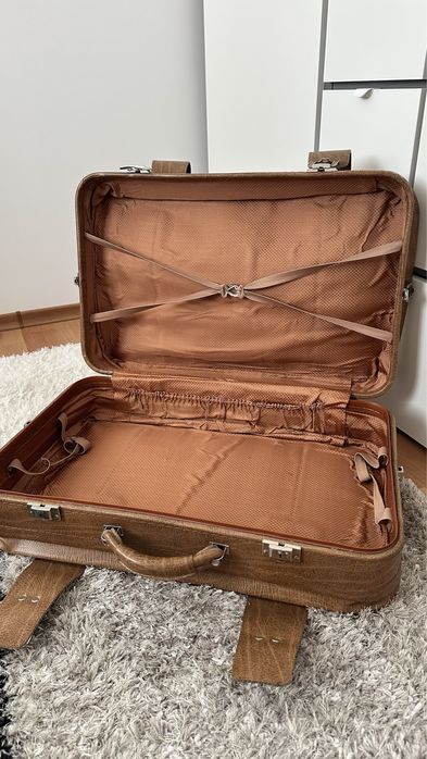 Кожен куфар