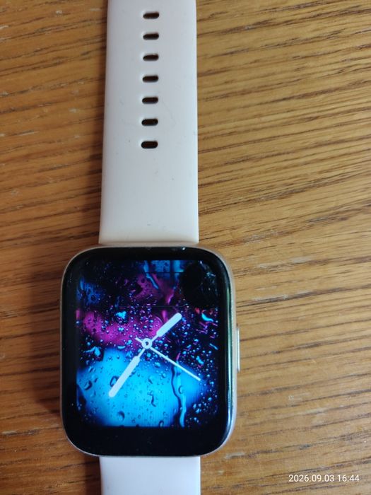 Smartwatch are o pata neagra mica pe ecran