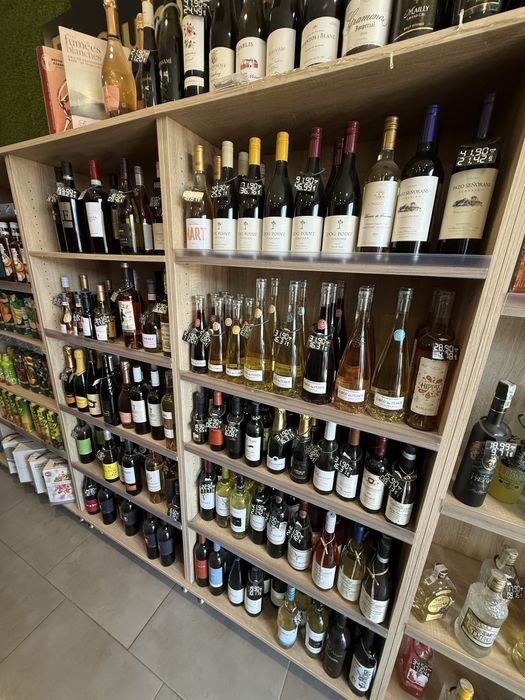 Стелажи за магазин