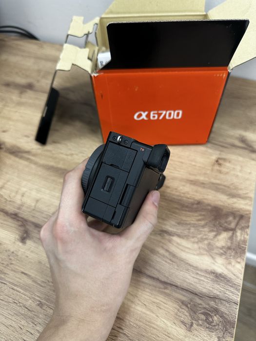 Продам свою Sony A6700 на гарантии
