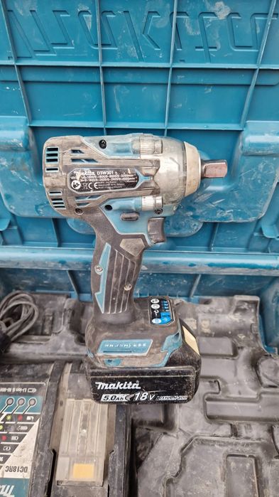 Mașină de insurubat cu impact Makita DTW 301
