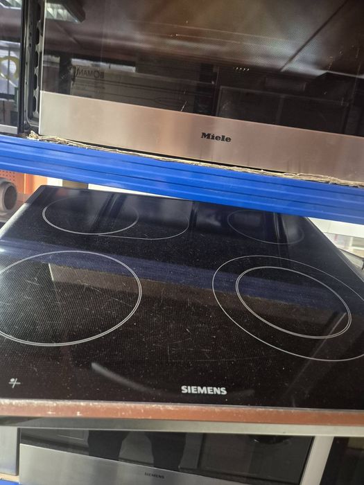 Фурна с керамични котлони за вграждане Сименс