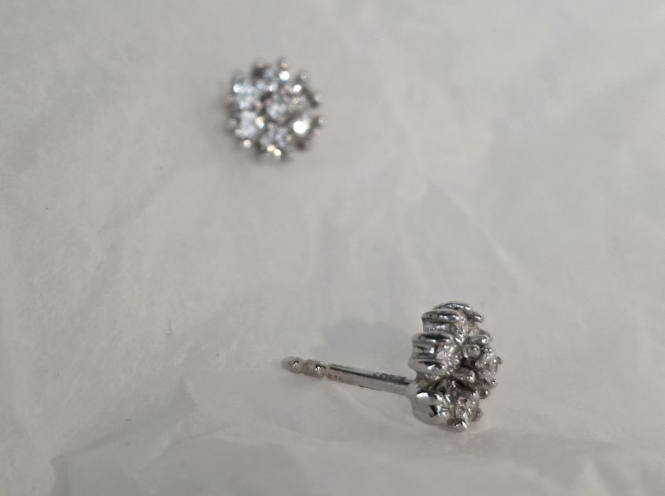 Изысканные серьги-пусеты