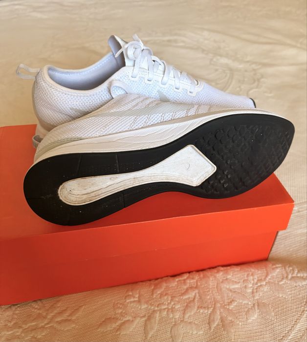 Vand adidasi Nike
