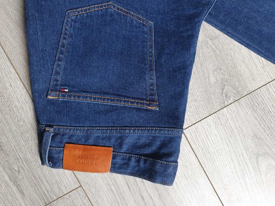Blugi TOMMY HILFIGER "Classic Straight" - Marime W34 L32 (Talie 89 cm)