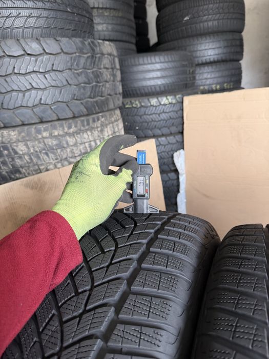 4 anvelope iarna 225/50/18 Goodyear Runflat ca noi!