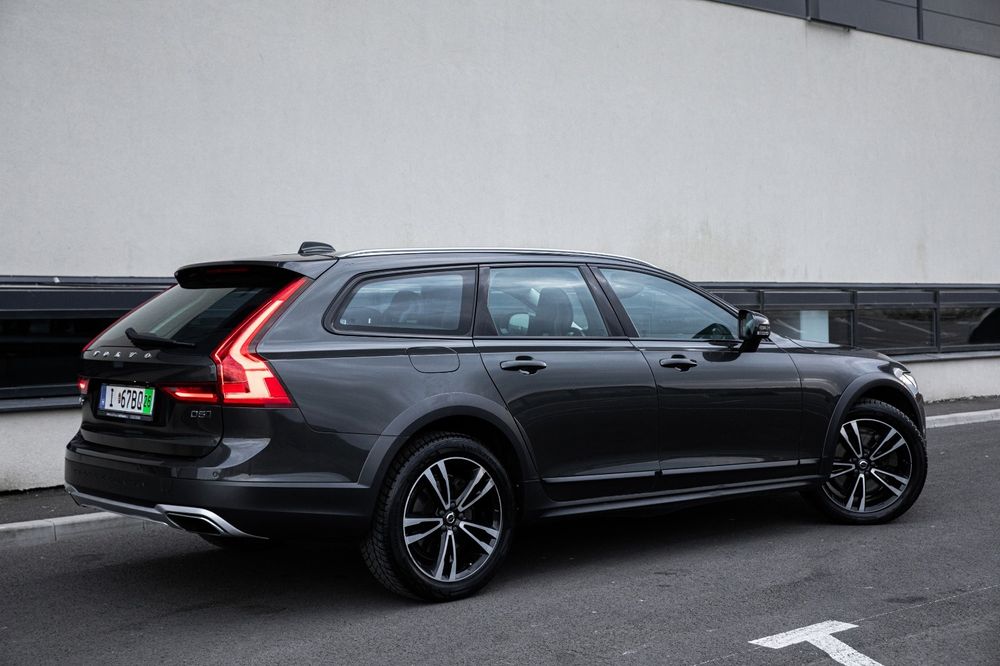 Volvo v90 cross country