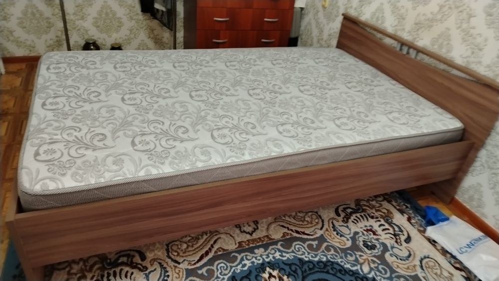 Продам  диван, комод, кровать