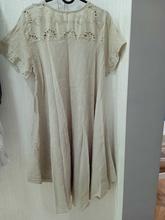 Бежова макси лятна рокля с гердан