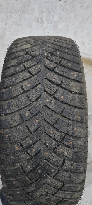 Продам шипованные шины
