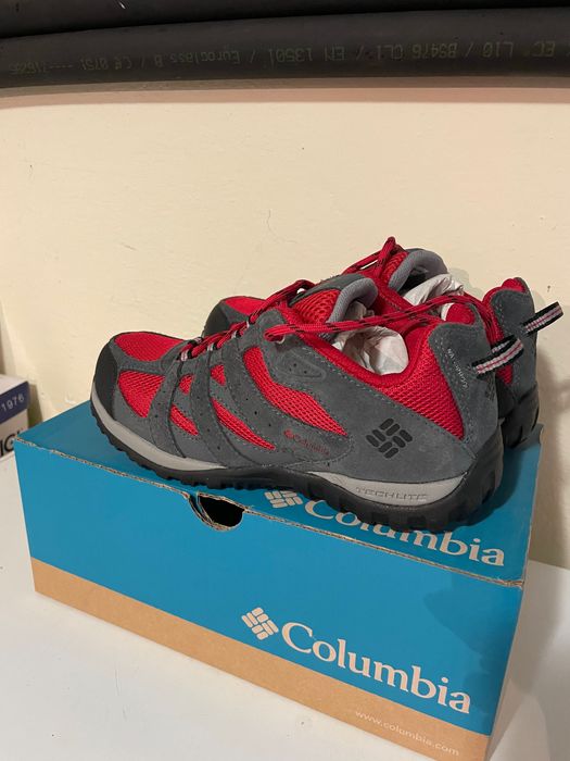 Чисто нови туристически обувки