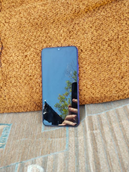 Продаю телефон..