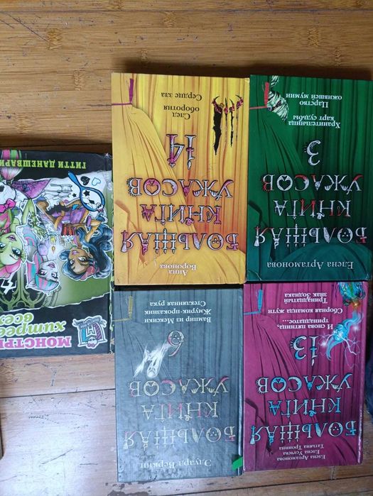 Продаются книги, энциклопедии