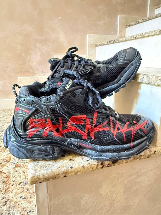 Balenciaga runner Graffiti