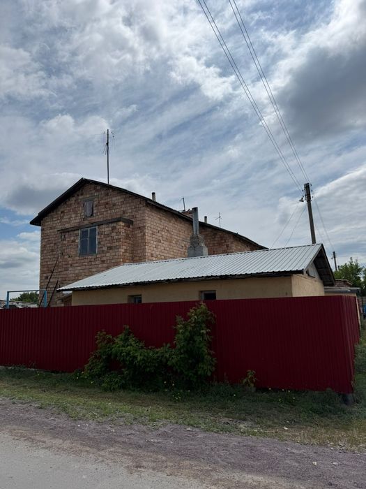 Жанаталап ауылында үй сатылады!