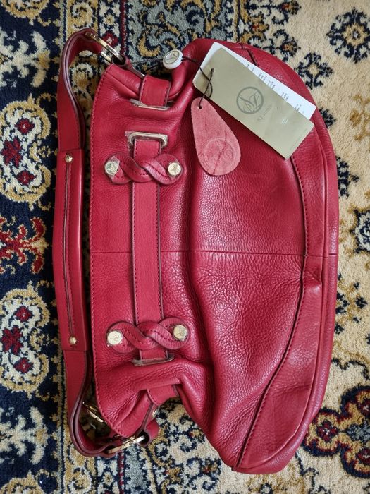 Сумка кожаная красного цвета