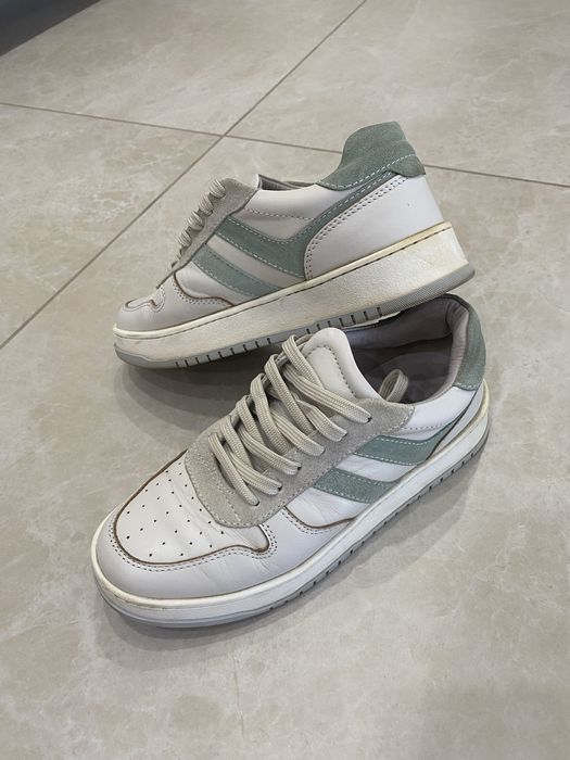 Кожаные кроссовки