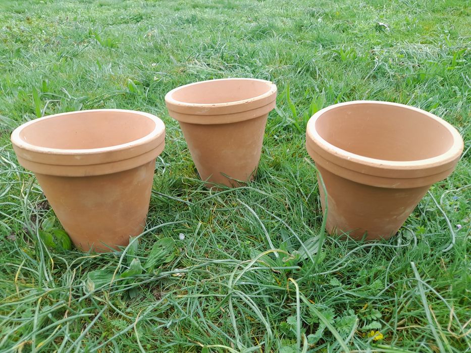 Нови глинени саксии