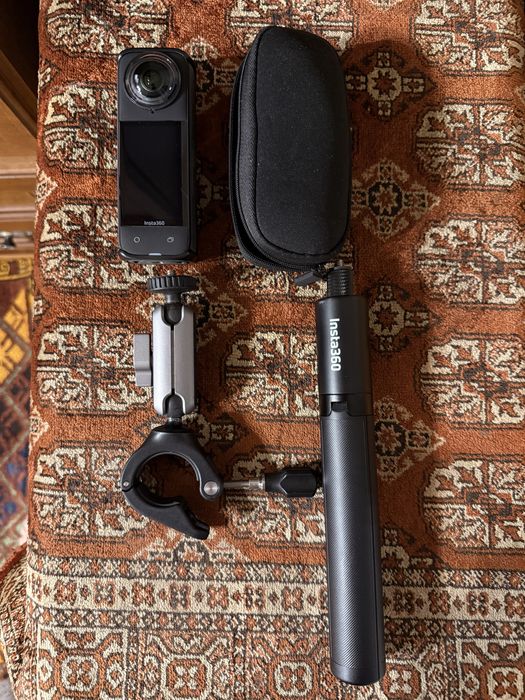 Экшн-камера Insta 360 X4