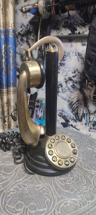 Телефон в стиле ретро продам