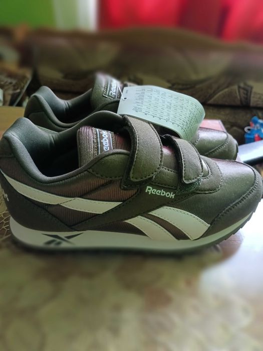 Vând Adidas Reebok