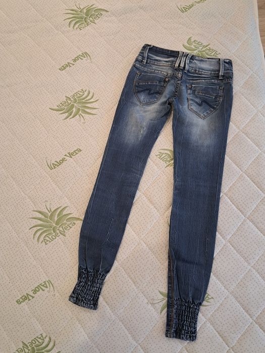 Запазени дамски дънки