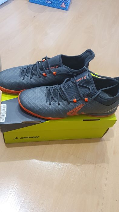 Спортивная обувь