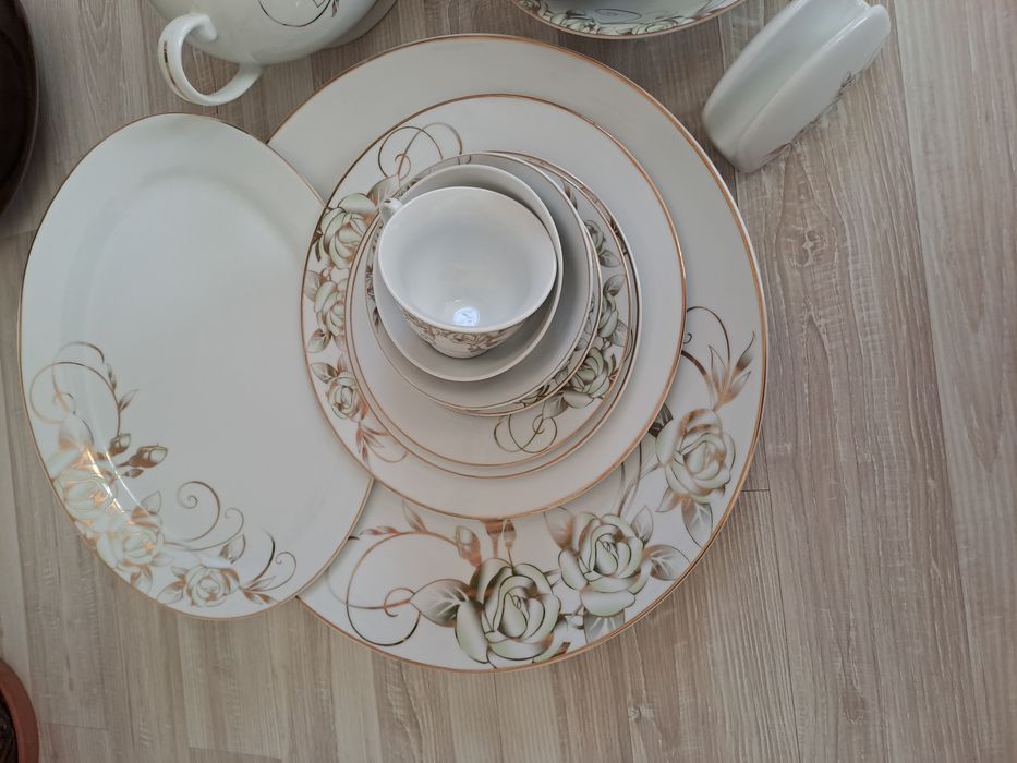Сервис фарфор на 12 персон