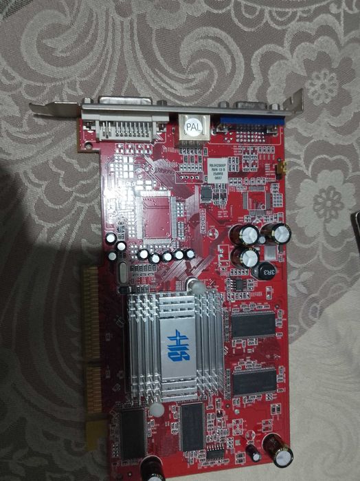 Placa video AGP Radeon 9550
