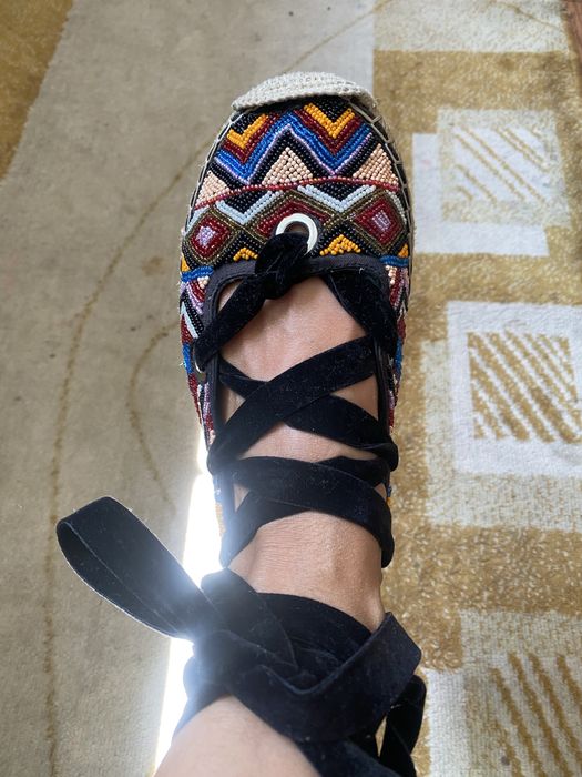 Продаеться кожанная женская обувь valentino