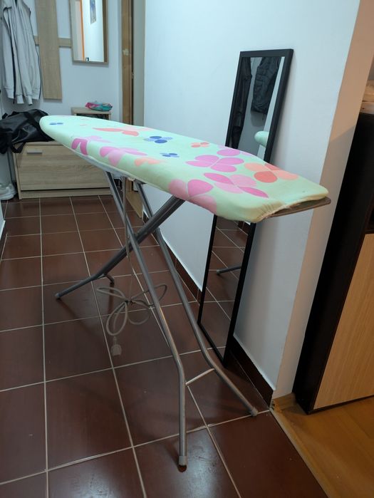Masa de calcat profesionala cu priza