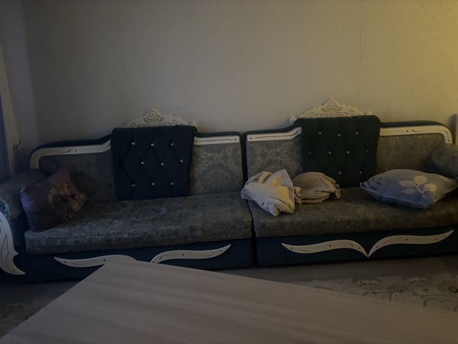 Диван өте жақсы жағдайда