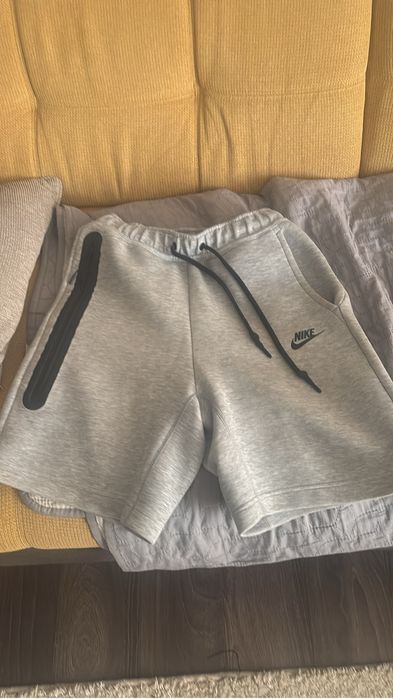 Vand pantaloni tech gri originali