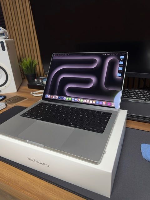 MacBook PRO M4 24gb Ram 12c/16c GPU /512GB SSD