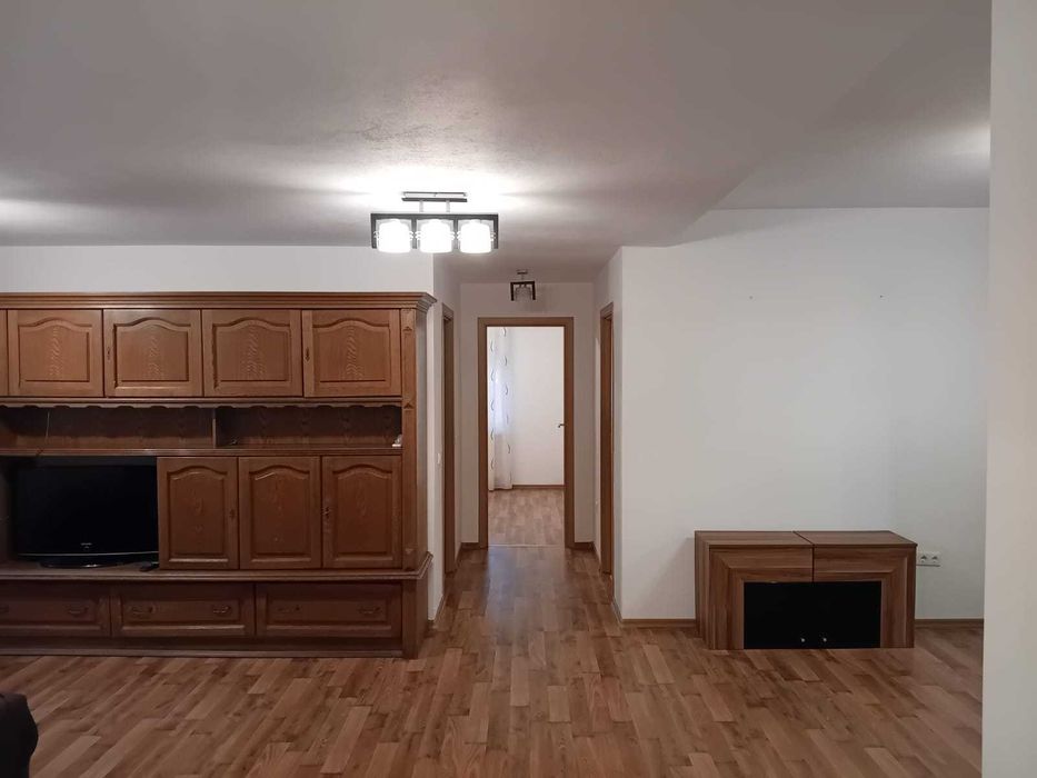 Apartament cu 4 camere, zona drumul Petrestiului