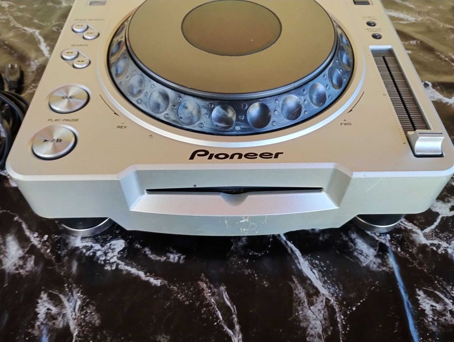 Pioner CDJ-800MK2 audio dj mixer