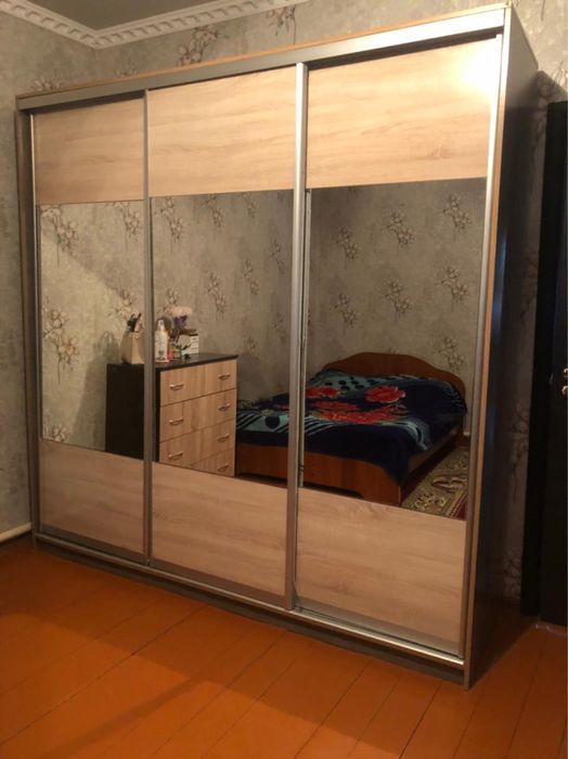 Шкаф купе с зеркалом