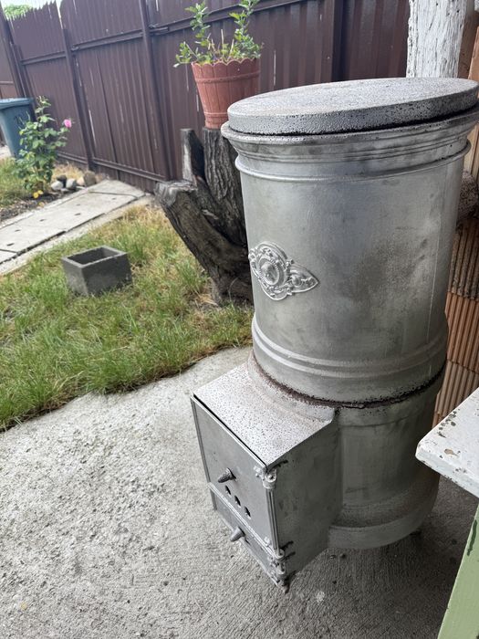 Vind Soba veche din fonta