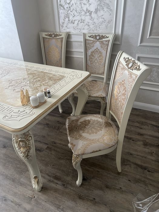 Продам комплект стол и стулья