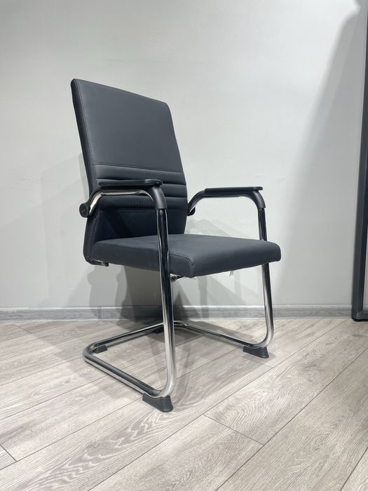 Офисное кресло стул для посетителей и конференц залов
