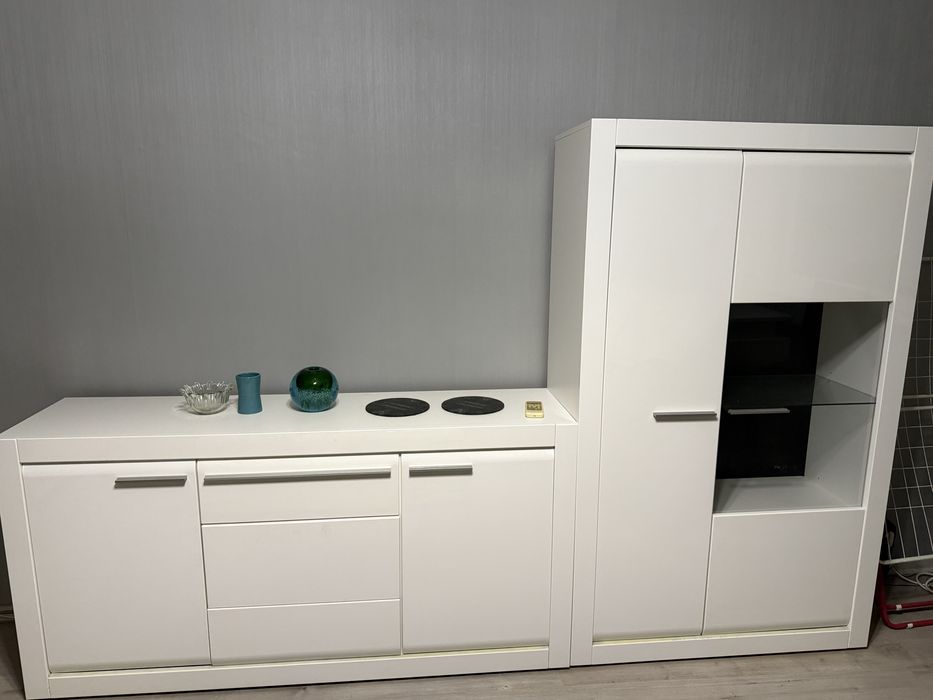 Бяла Тв секция.