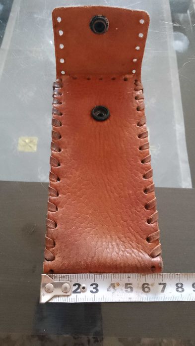 Калъф,естествена кожа.Става за носене на колан.