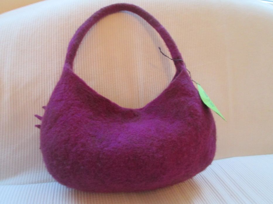 плъстена дамска чантичка