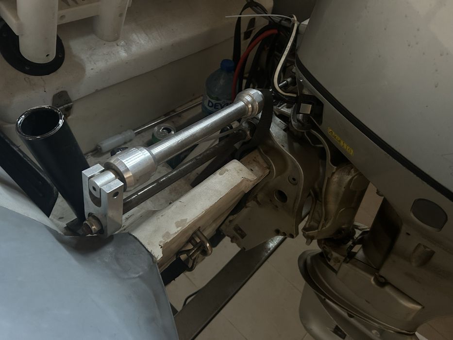 Продавам лодка риб LOMAC с двигател хонда