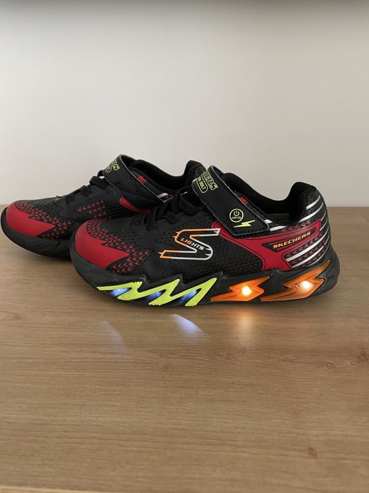 Adidasi Skechers 7-8 ani