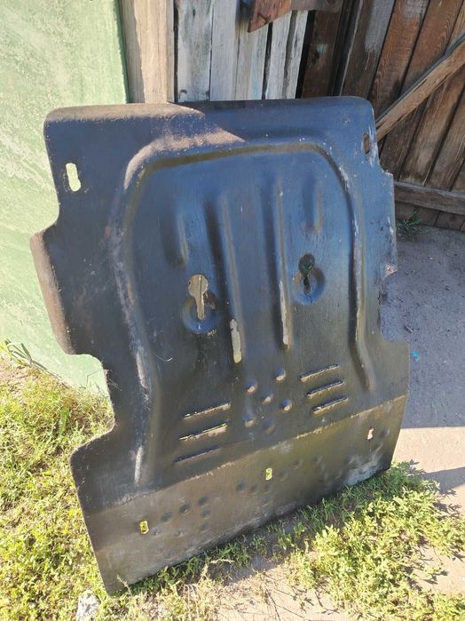 Продам защиту двигателя Мерседес 190