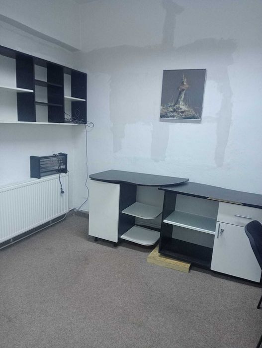 inchiriez spatiu comercial Resita, centru, langa Palaloga , pe palier cu notariatul Dobre Florica, 12 mp