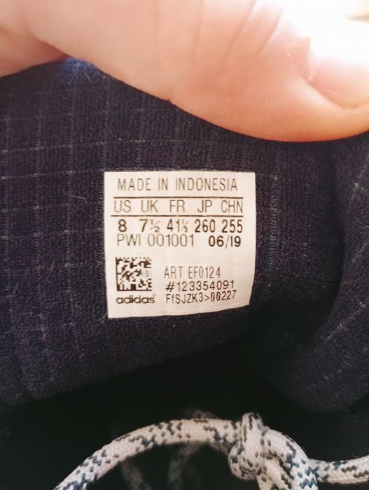 Продам ботинка Адидас